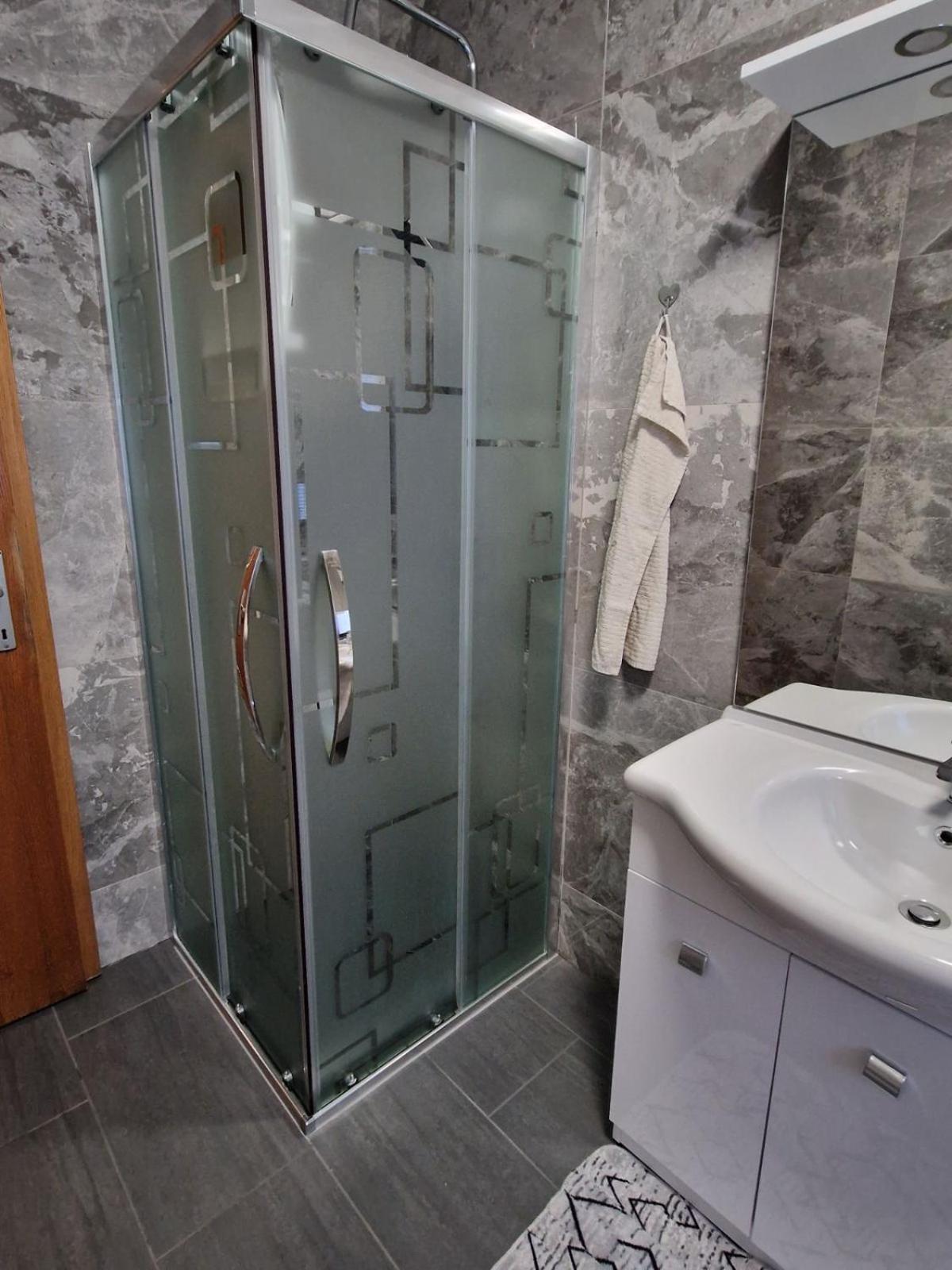 Apartma-Sobe Lejla Vipava Exterior photo