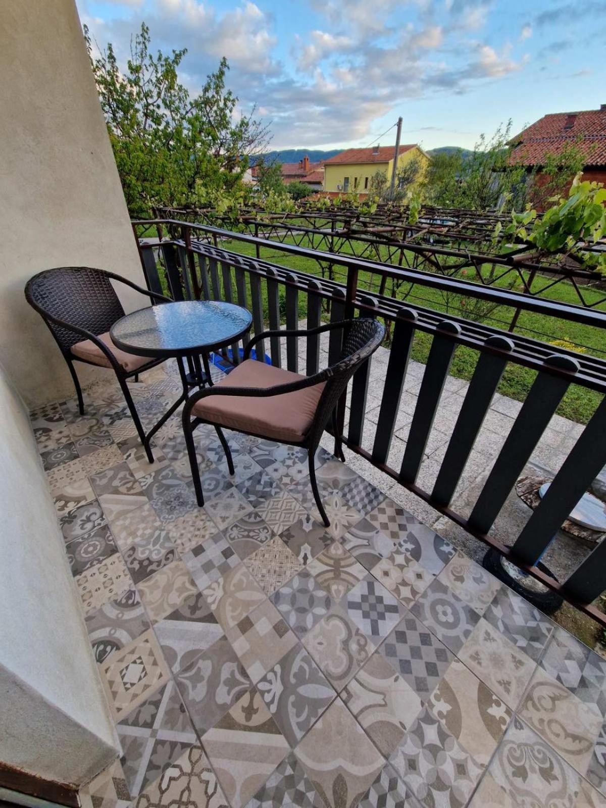 Apartma-Sobe Lejla Vipava Exterior photo