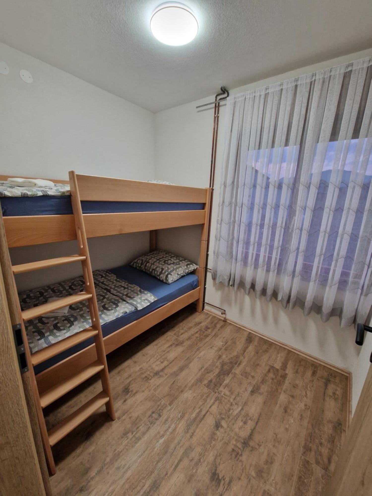 Apartma-Sobe Lejla Vipava Exterior photo