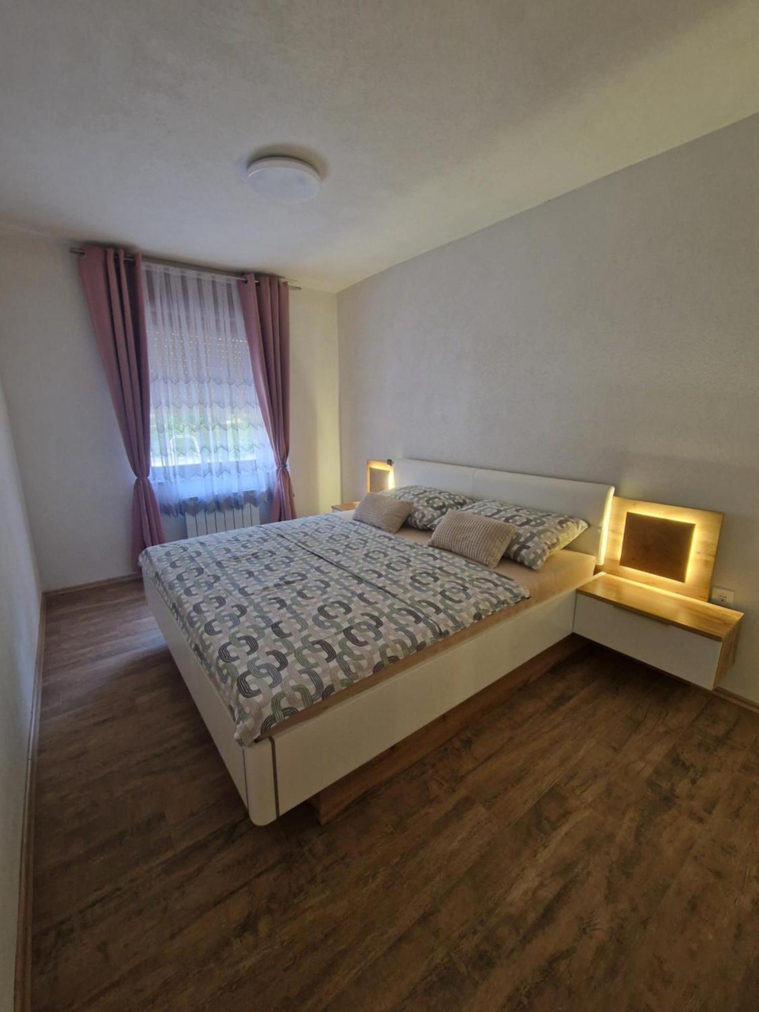 Apartma-Sobe Lejla Vipava Exterior photo