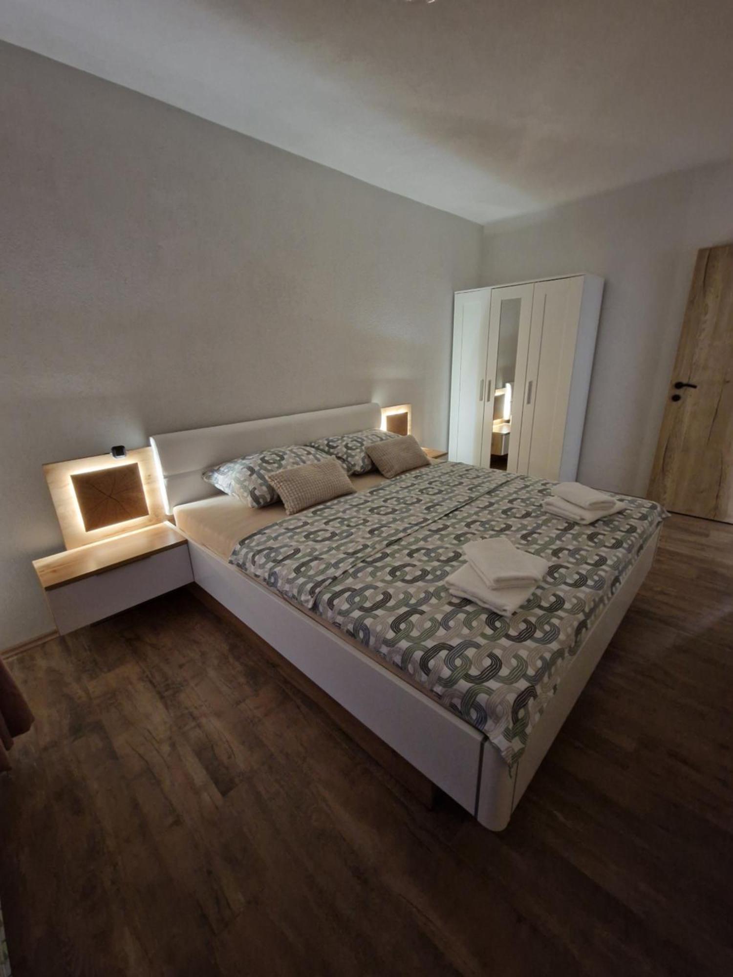 Apartma-Sobe Lejla Vipava Exterior photo