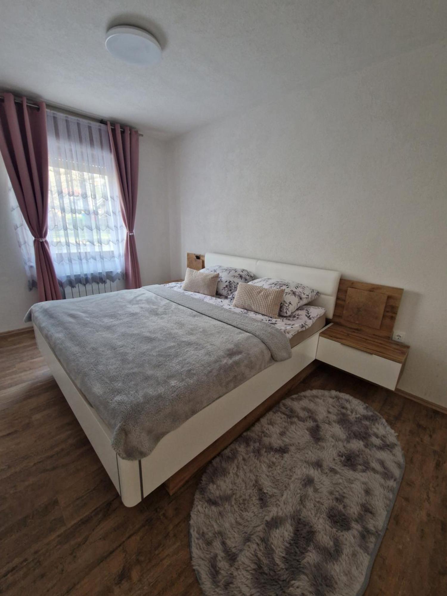 Apartma-Sobe Lejla Vipava Exterior photo